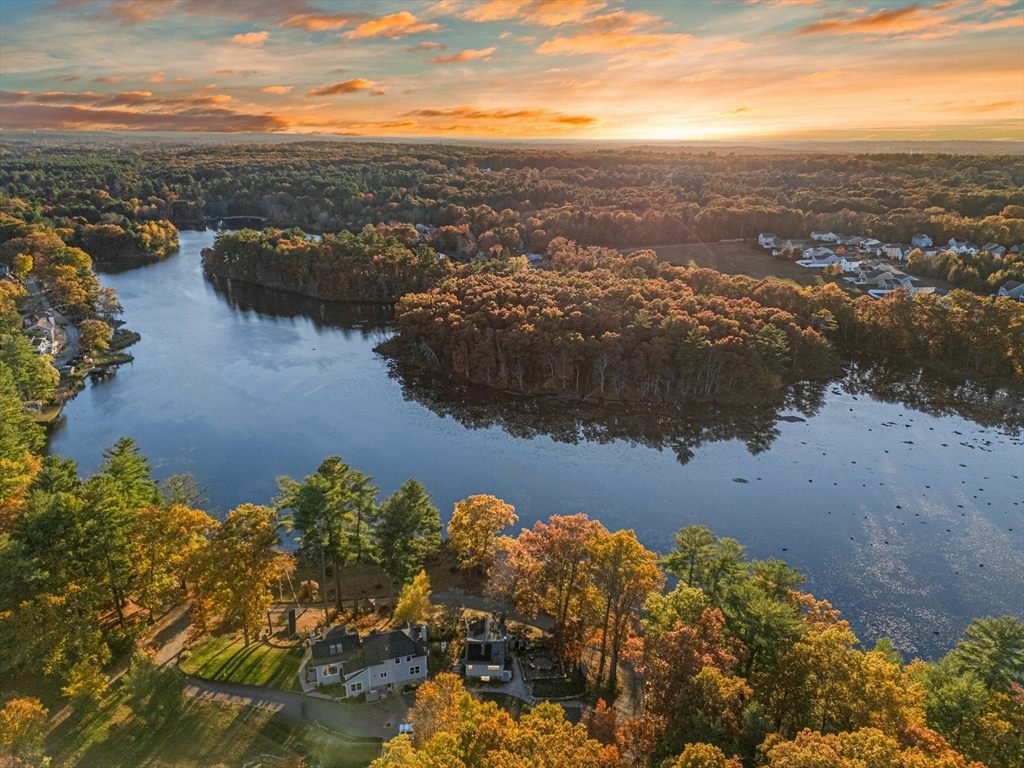 89 Lakeview Ave, Bellingham, Massachusetts, 2 Bedrooms Bedrooms, 4 Rooms Rooms,1.5 BathroomsBathrooms,Residential,For Sale,Lakeview Ave,73449159