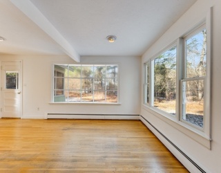 250 Hudson Rd, Sudbury, Massachusetts, 3 Bedrooms Bedrooms, 8 Rooms Rooms,1.5 BathroomsBathrooms,Residential Lease,For Rent,Hudson Rd,73463455