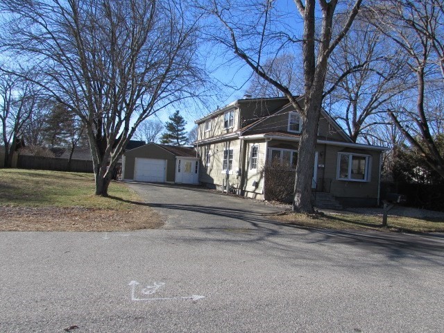 21 Forest, Seekonk, Massachusetts, 2 Bedrooms Bedrooms, 4 Rooms Rooms,1 BathroomBathrooms,Residential Lease,For Rent,Forest,73463442