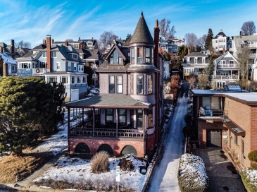 322 Humphrey Street, Swampscott, Massachusetts, 1 Bedroom Bedrooms, 4 Rooms Rooms,1 BathroomBathrooms,Residential Lease,For Rent,Humphrey Street,73463484