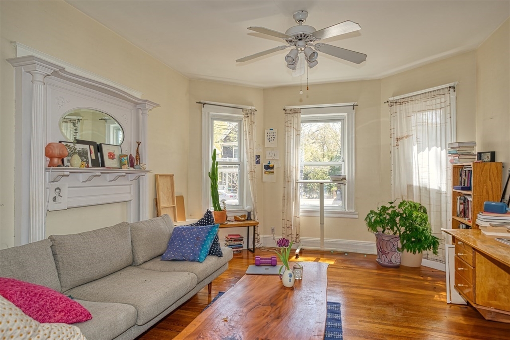 387 Huron Avenue, Cambridge, Massachusetts, 2 Bedrooms Bedrooms, 5 Rooms Rooms,2 BathroomsBathrooms,Residential Lease,For Rent,Huron Avenue,73442831
