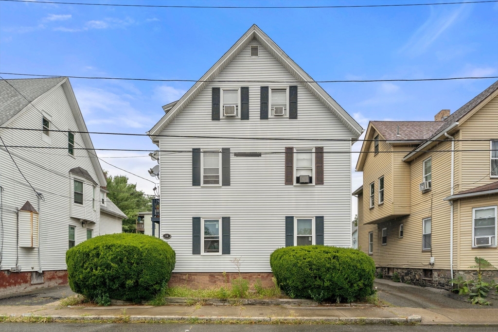 10 Holman Street, Attleboro, Massachusetts, 2 Bedrooms Bedrooms, 4 Rooms Rooms,1 BathroomBathrooms,Residential Lease,For Rent,Holman Street,73461406