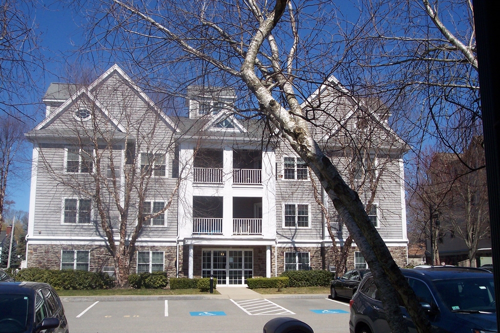 1056 Victoria, New Bedford, Massachusetts, 2 Bedrooms Bedrooms, 6 Rooms Rooms,2 BathroomsBathrooms,Residential,For Sale,Victoria,73463529