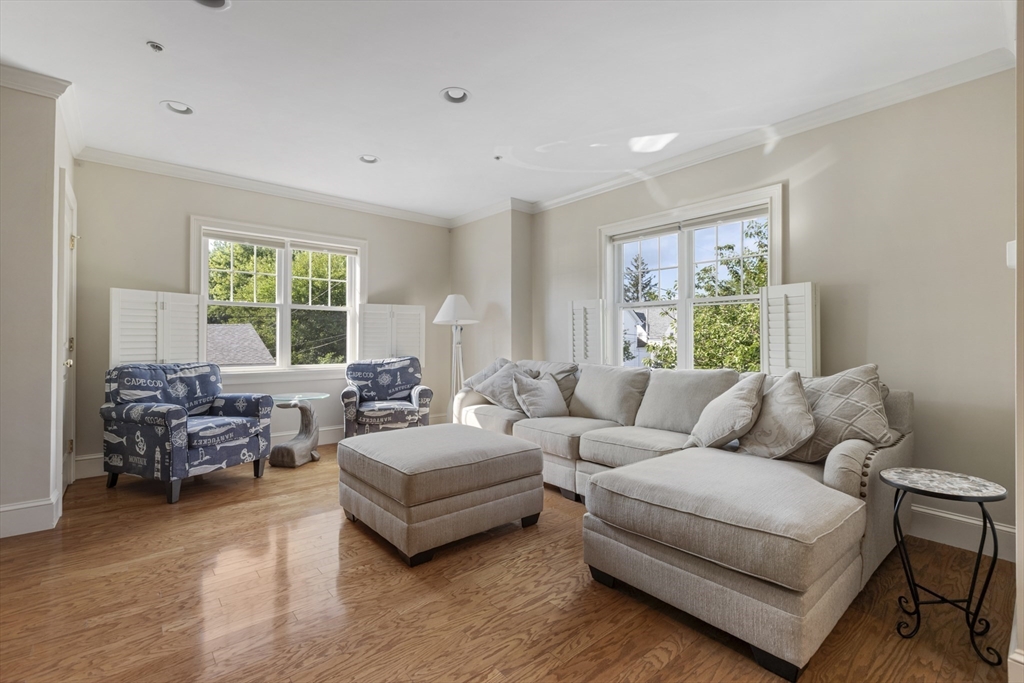 50 Clemence St, Cranston, Rhode Island, 2 Bedrooms Bedrooms, 4 Rooms Rooms,2 BathroomsBathrooms,Residential,For Sale,Clemence St,73463538