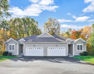 74 Elmcrest Dr, Chicopee, Massachusetts, 3 Bedrooms Bedrooms, 7 Rooms Rooms,3 BathroomsBathrooms,Residential,For Sale,Elmcrest Dr,73440383