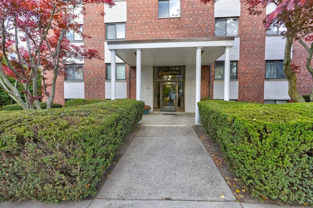 100 Grandview Ave, Quincy, Massachusetts, 2 Bedrooms Bedrooms, 4 Rooms Rooms,1 BathroomBathrooms,Residential,For Sale,Grandview Ave,73453681