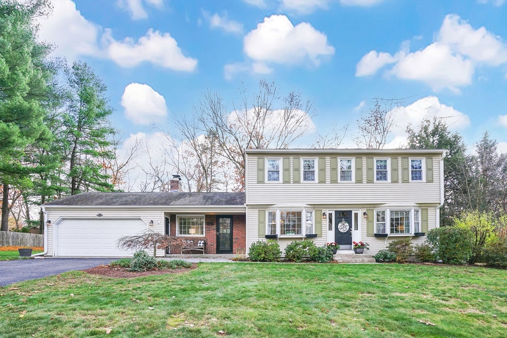 196 Cambridge Cir, Longmeadow, Massachusetts, 4 Bedrooms Bedrooms, 9 Rooms Rooms,2.5 BathroomsBathrooms,Residential,For Sale,Cambridge Cir,73454706