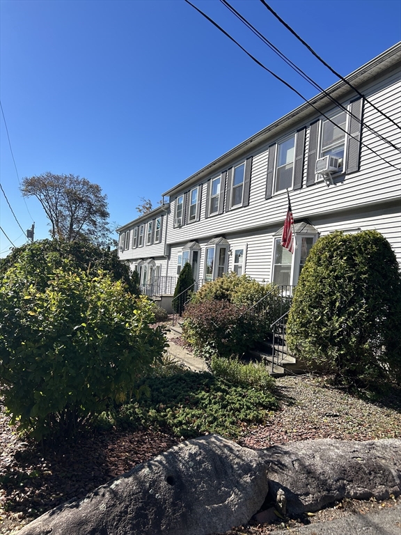 8 Bartlett Ave, Haverhill, Massachusetts, 2 Bedrooms Bedrooms, 4 Rooms Rooms,1.5 BathroomsBathrooms,Residential,For Sale,Bartlett Ave,73455627