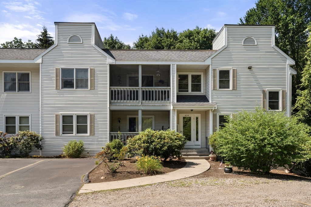 634 Main St, Walpole, Massachusetts, 2 Bedrooms Bedrooms, 5 Rooms Rooms,2 BathroomsBathrooms,Residential,For Sale,Main St,73447162