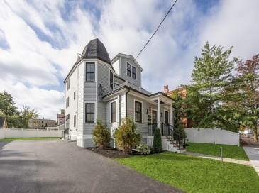 12 George St, Medford, Massachusetts, 9 Bedrooms Bedrooms, 21 Rooms Rooms,7.5 BathroomsBathrooms,Residential Income,For Sale,George St,73447614