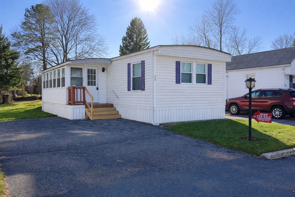 23 Colvin, Attleboro, Massachusetts, 2 Bedrooms Bedrooms, 4 Rooms Rooms,2 BathroomsBathrooms,Residential,For Sale,Colvin,73463557