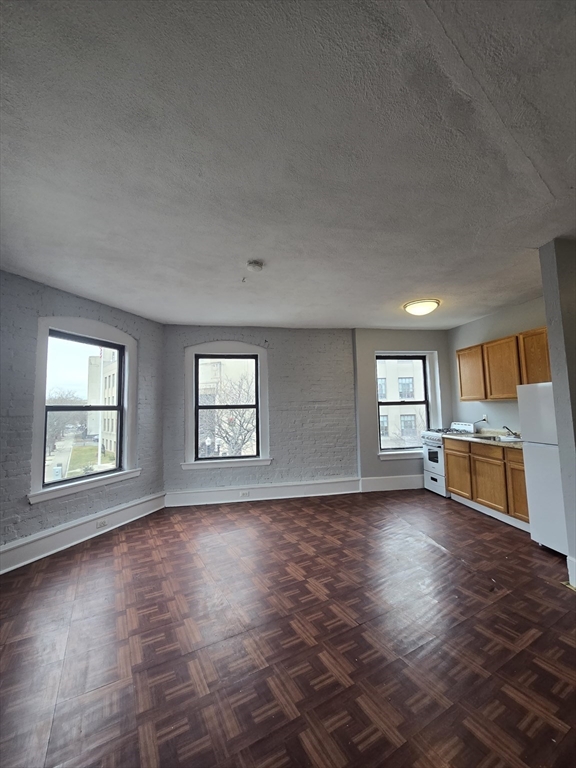 604 Essex St., Lynn, Massachusetts, 2 Bedrooms Bedrooms, 4 Rooms Rooms,1 BathroomBathrooms,Residential Lease,For Rent,Essex St.,73463572
