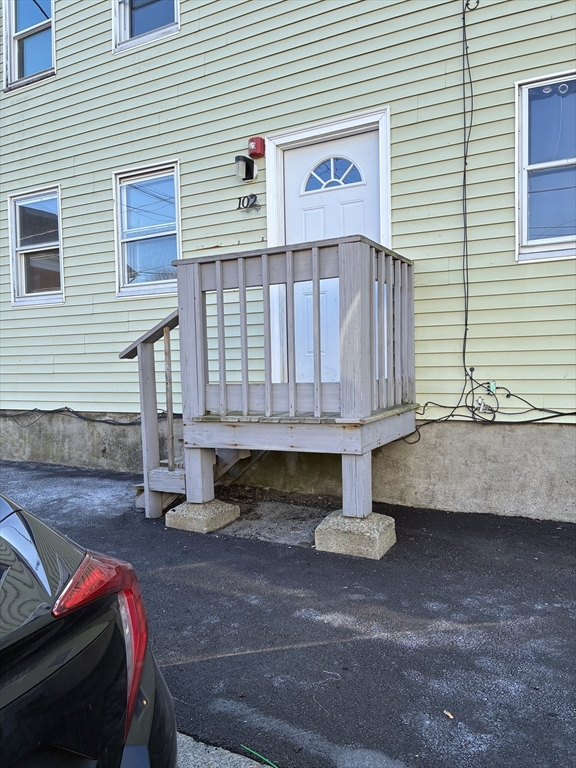 102 Pleasant Street, Gloucester, Massachusetts, 2 Bedrooms Bedrooms, 4 Rooms Rooms,1 BathroomBathrooms,Residential Lease,For Rent,Pleasant Street,73463577