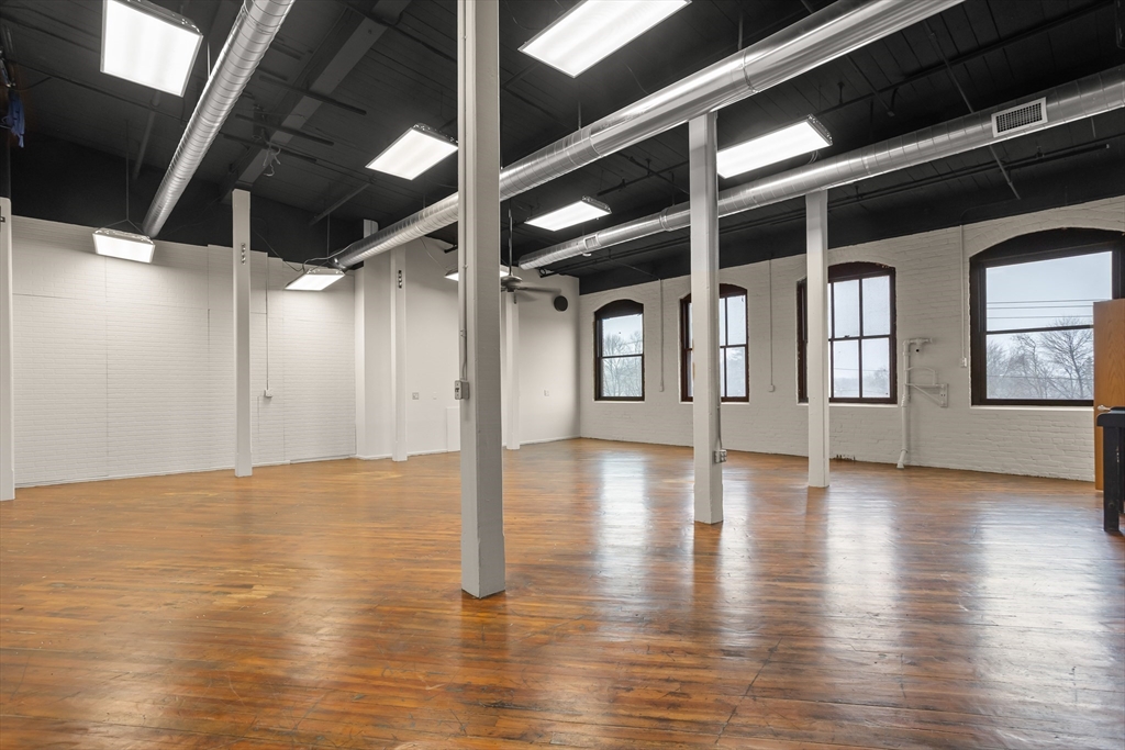 435 Lancaster St, Leominster, Massachusetts, ,Commercial Lease,For Rent,Lancaster St,73463586