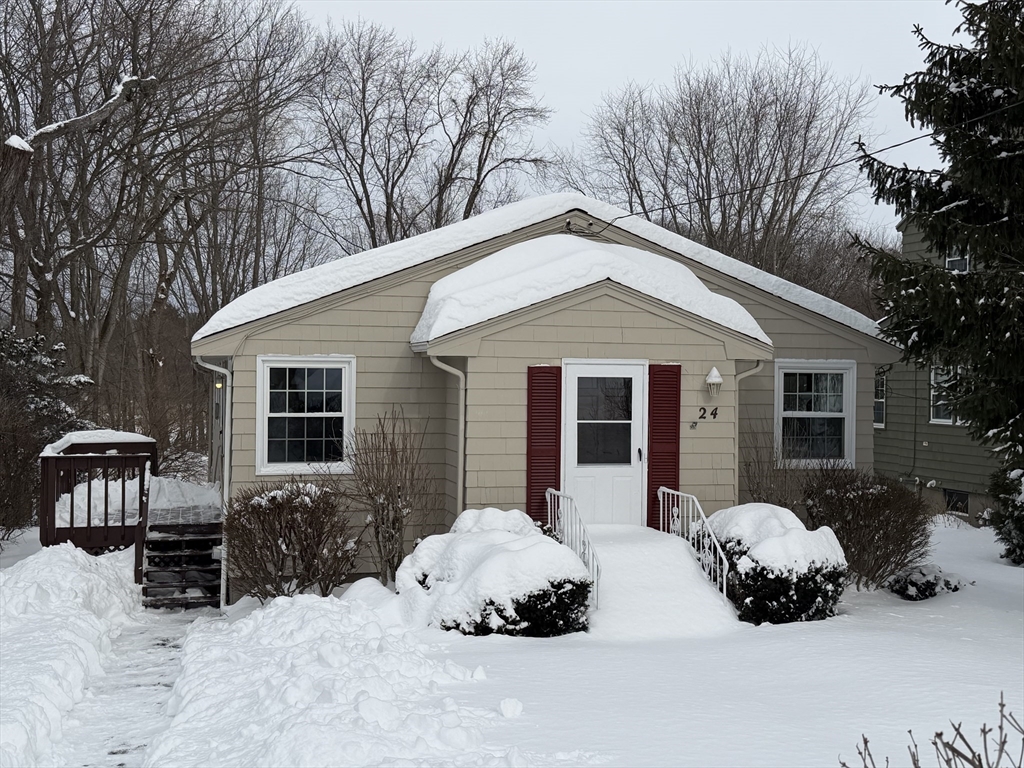 24 Grapevine Ave, Lexington, Massachusetts, 3 Bedrooms Bedrooms, 5 Rooms Rooms,1.5 BathroomsBathrooms,Residential Lease,For Rent,Grapevine Ave,73463597