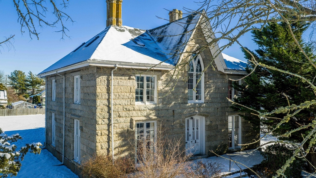 181 Washington Street, Fairhaven, Massachusetts, 5 Bedrooms Bedrooms, 7 Rooms Rooms,2 BathroomsBathrooms,Residential,For Sale,Washington Street,73463604