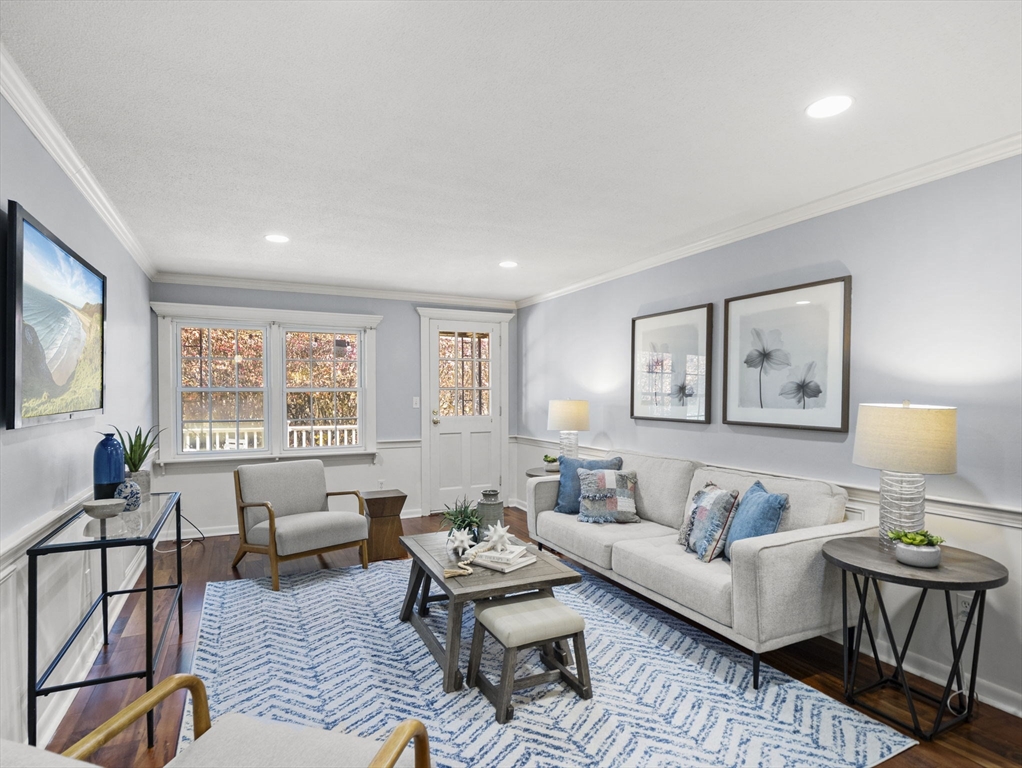 9 Elm Street, Acton, Massachusetts, 2 Bedrooms Bedrooms, 5 Rooms Rooms,2 BathroomsBathrooms,Residential,For Sale,Elm Street,73450930