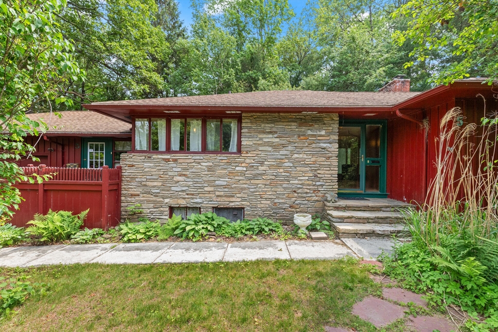 5 Woodland Dr, Paxton, Massachusetts, 3 Bedrooms Bedrooms, 6 Rooms Rooms,2.5 BathroomsBathrooms,Residential,For Sale,Woodland Dr,73392859