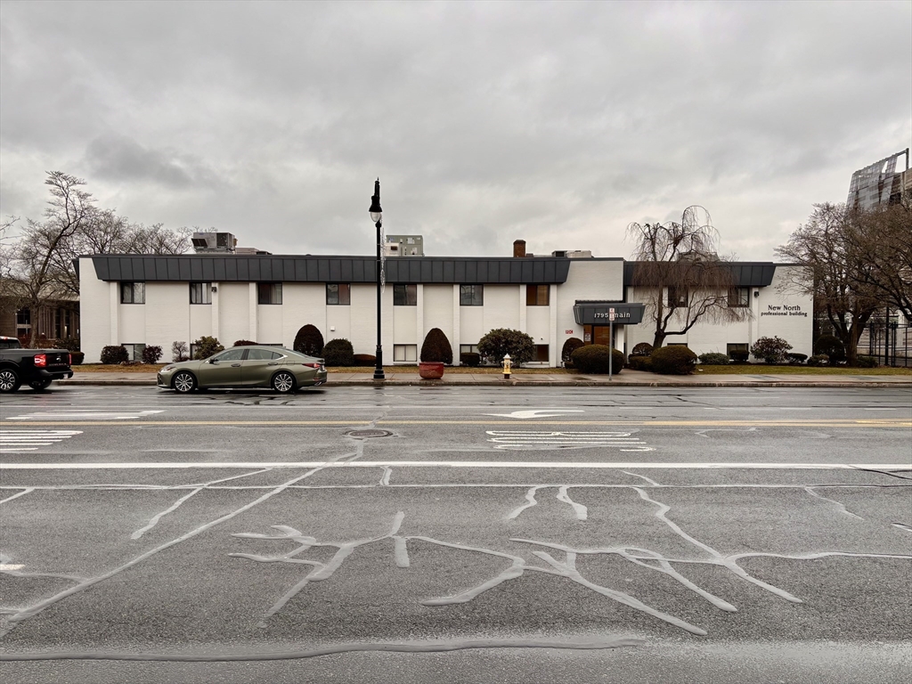1795 Main St, Springfield, Massachusetts, ,Commercial Sale,For Sale,Main St,73463658