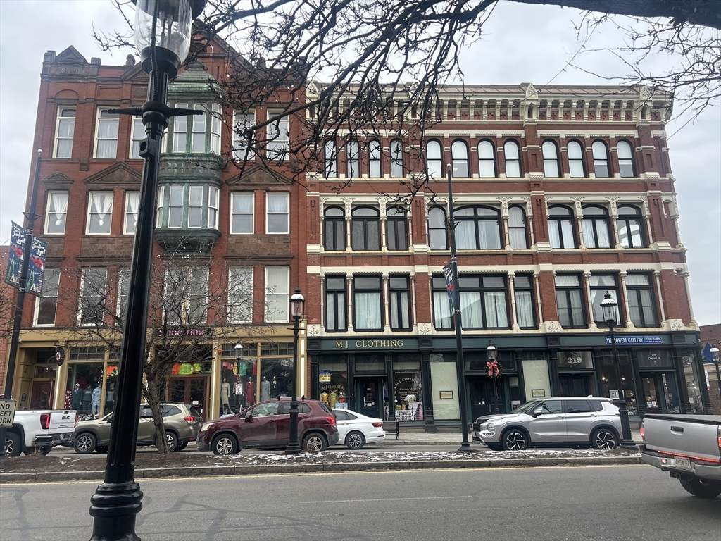 219 Central St, Lowell, Massachusetts, ,Commercial Sale,For Sale,Central St,73463670