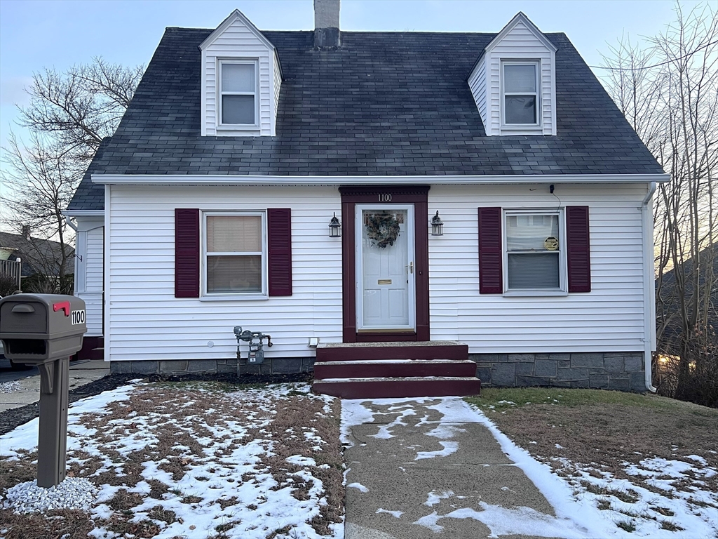 1100 Essex St, Lawrence, Massachusetts, 3 Bedrooms Bedrooms, 7 Rooms Rooms,1.5 BathroomsBathrooms,Residential,For Sale,Essex St,73463681