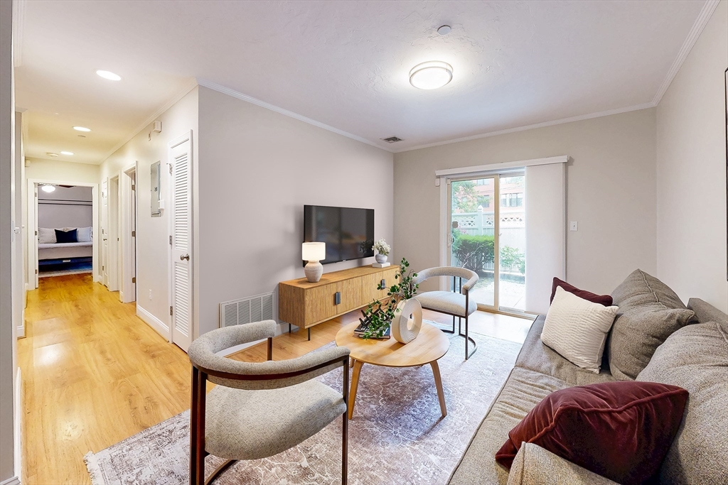 111 W 8, Boston, Massachusetts, 3 Bedrooms Bedrooms, 4 Rooms Rooms,2 BathroomsBathrooms,Residential Lease,For Rent,W 8,73463722
