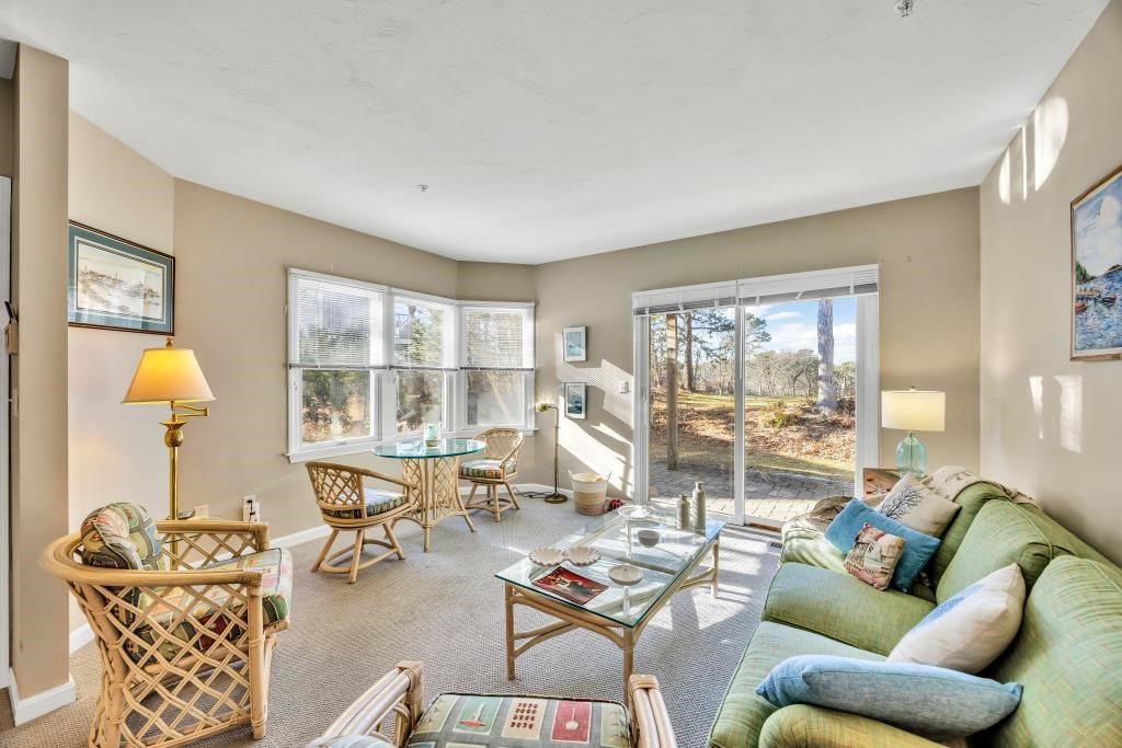 10 Oak Glen Village, Yarmouth, Massachusetts, 2 Bedrooms Bedrooms, 4 Rooms Rooms,2 BathroomsBathrooms,Residential,For Sale,Oak Glen Village,73463747