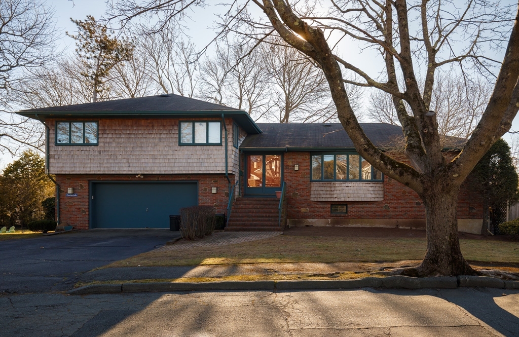 11 Angenica Ter, Marblehead, Massachusetts, 4 Bedrooms Bedrooms, 7 Rooms Rooms,3.5 BathroomsBathrooms,Residential,For Sale,Angenica Ter,73463783