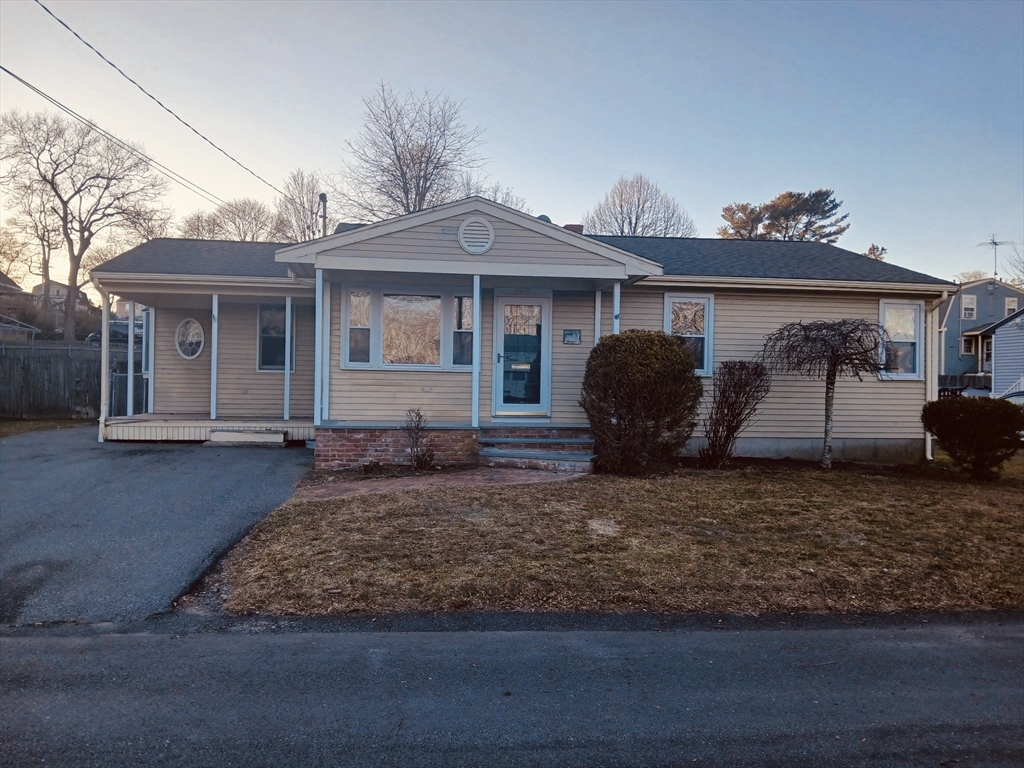 257 Lawrence St, New Bedford, Massachusetts, 2 Bedrooms Bedrooms, 12 Rooms Rooms,2 BathroomsBathrooms,Residential,For Sale,Lawrence St,73463810