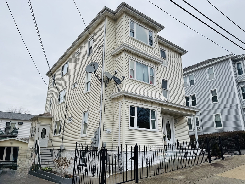 166 Bradford Ave, Fall River, Massachusetts, 3 Bedrooms Bedrooms, 5 Rooms Rooms,1 BathroomBathrooms,Residential Lease,For Rent,Bradford Ave,73463809
