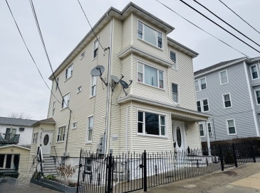166 Bradford Ave, Fall River, Massachusetts, 3 Bedrooms Bedrooms, 5 Rooms Rooms,1 BathroomBathrooms,Residential Lease,For Rent,Bradford Ave,73463809