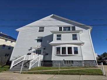 82 Montaup, Fall River, Massachusetts, 6 Bedrooms Bedrooms, 14 Rooms Rooms,3 BathroomsBathrooms,Residential Income,For Sale,Montaup,73442119