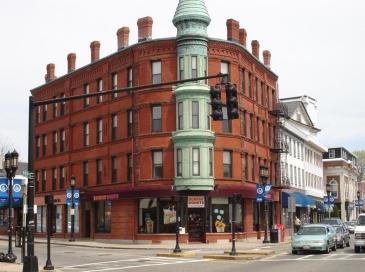 3 Forest, Medford, Massachusetts, 2 Bedrooms Bedrooms, 5 Rooms Rooms,1 BathroomBathrooms,Residential Lease,For Rent,Forest,73463756