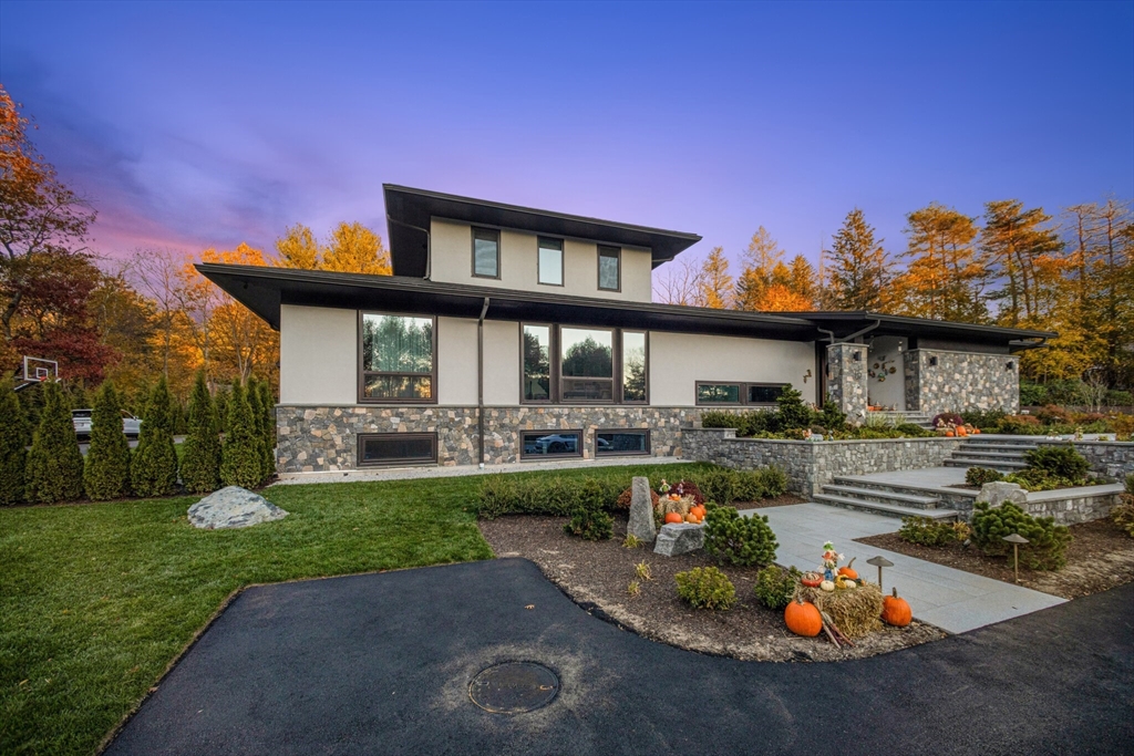 15 Myles Standish Rd, Weston, Massachusetts, 5 Bedrooms Bedrooms, 12 Rooms Rooms,6 BathroomsBathrooms,Residential,For Sale,Myles Standish Rd,73463766