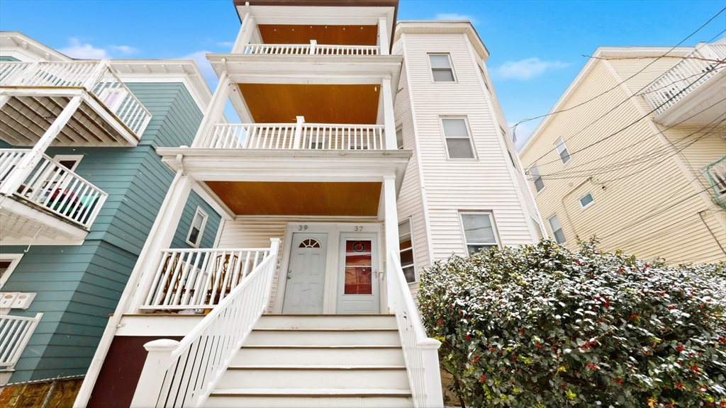 37-39 Belknap St., Somerville, Massachusetts, 4 Bedrooms Bedrooms, 6 Rooms Rooms,2 BathroomsBathrooms,Residential Lease,For Rent,Belknap St.,73463862