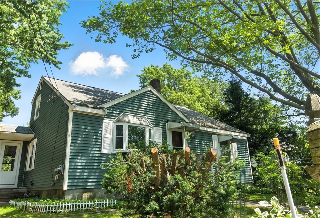 14 Doris Dr, Abington, Massachusetts, 3 Bedrooms Bedrooms, 6 Rooms Rooms,1.5 BathroomsBathrooms,Residential,For Sale,Doris Dr,73463872