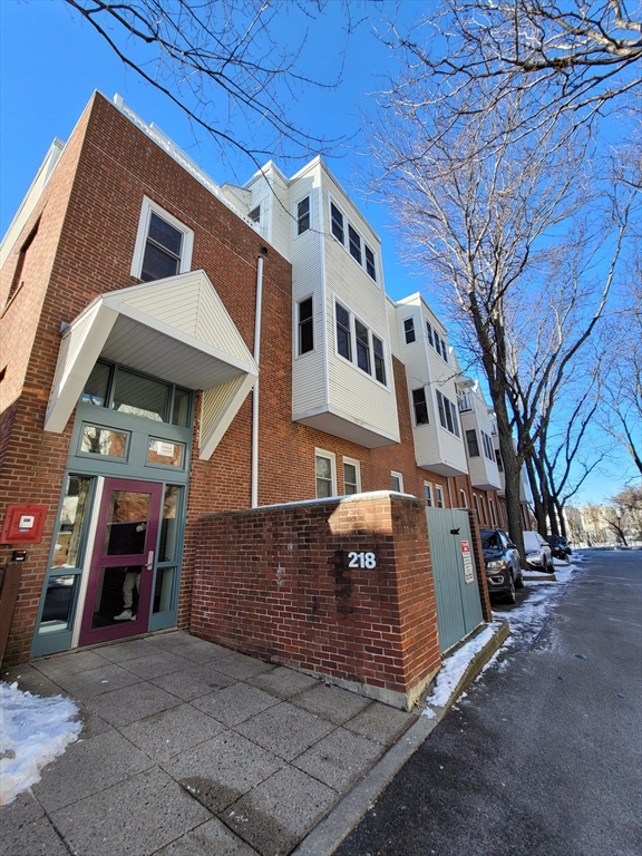 218 Thorndike St, Cambridge, Massachusetts, 2 Bedrooms Bedrooms, 4 Rooms Rooms,1.5 BathroomsBathrooms,Residential Lease,For Rent,Thorndike St,73463882