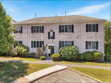 30 Lake Shore Ct, Boston, Massachusetts, 3 Bedrooms Bedrooms, 5 Rooms Rooms,2 BathroomsBathrooms,Residential Lease,For Rent,Lake Shore Ct,73463883