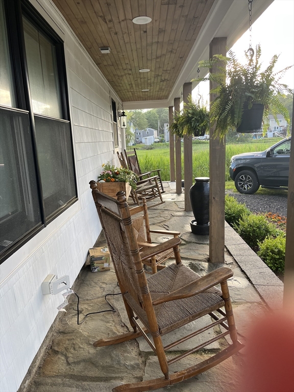 20 Gill St, Hampton, New Hampshire, 2 Bedrooms Bedrooms, 4 Rooms Rooms,1.5 BathroomsBathrooms,Residential Lease,For Rent,Gill St,73463903