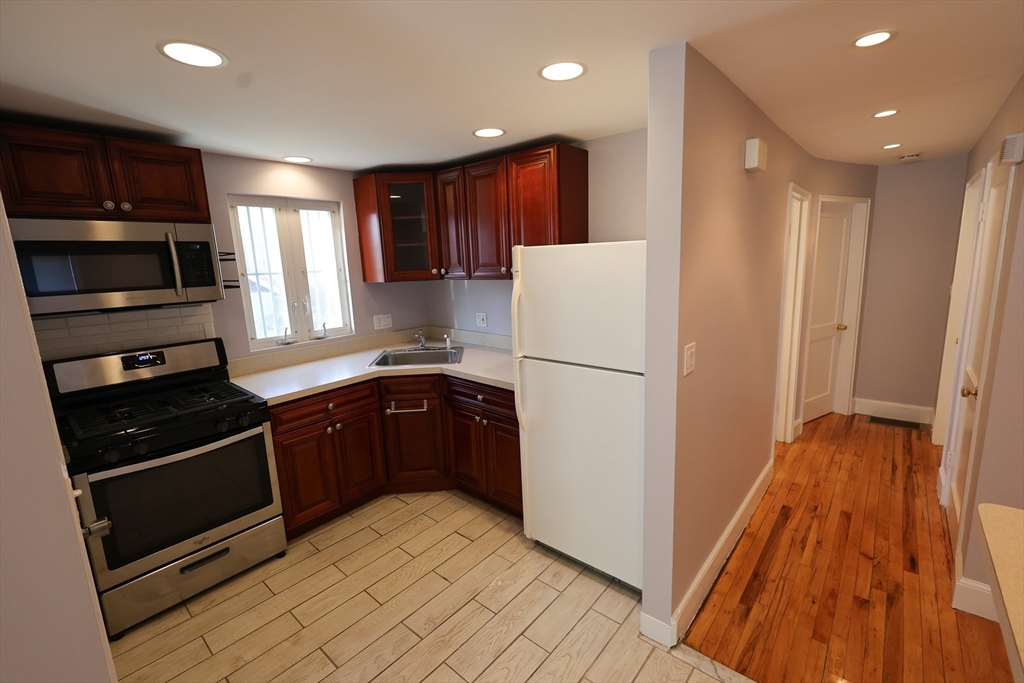 33 Paragon Road, Boston, Massachusetts, 2 Bedrooms Bedrooms, 4 Rooms Rooms,1 BathroomBathrooms,Residential Lease,For Rent,Paragon Road,73463921