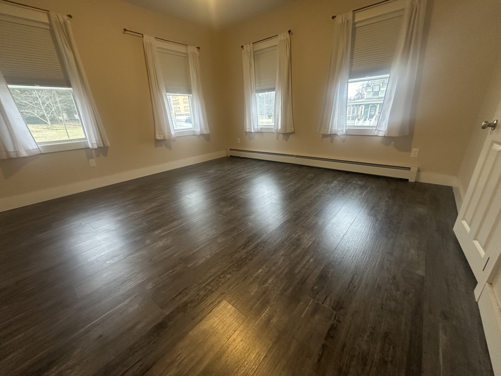 105 Elm Street, Gardner, Massachusetts, 3 Bedrooms Bedrooms, 6 Rooms Rooms,1 BathroomBathrooms,Residential Lease,For Rent,Elm Street,73463939