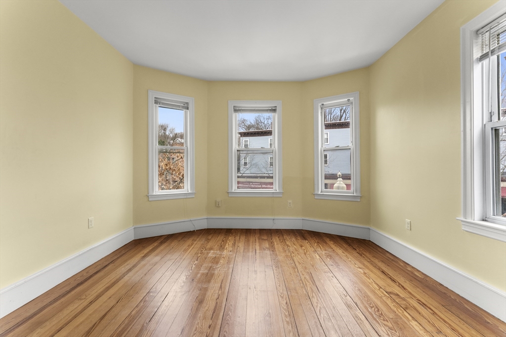 573 Washington St, Boston, Massachusetts, 3 Bedrooms Bedrooms, 6 Rooms Rooms,1 BathroomBathrooms,Residential Lease,For Rent,Washington St,73463937