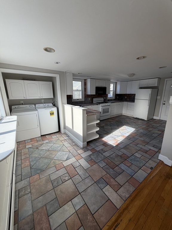 18 Grove St, Lynn, Massachusetts, 4 Bedrooms Bedrooms, 5 Rooms Rooms,2 BathroomsBathrooms,Residential Lease,For Rent,Grove St,73463943