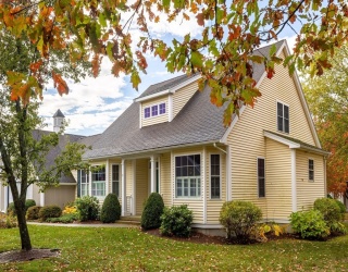 2 Braeburn Ln, Ashland, Massachusetts, 2 Bedrooms Bedrooms, 6 Rooms Rooms,2.5 BathroomsBathrooms,Residential,For Sale,Braeburn Ln,73463966