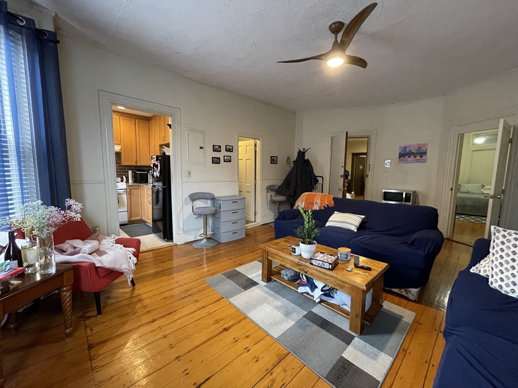 914 Beacon St, Boston, Massachusetts, 3 Bedrooms Bedrooms, 4 Rooms Rooms,1 BathroomBathrooms,Residential Lease,For Rent,Beacon St,73464014