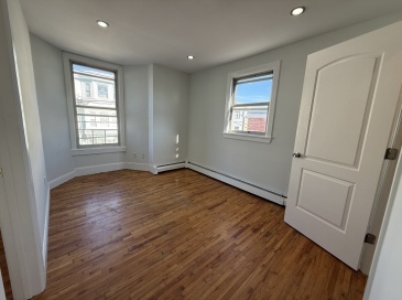 305 Princeton St, Boston, Massachusetts, 3 Bedrooms Bedrooms, 4 Rooms Rooms,1 BathroomBathrooms,Residential Lease,For Rent,Princeton St,73430737