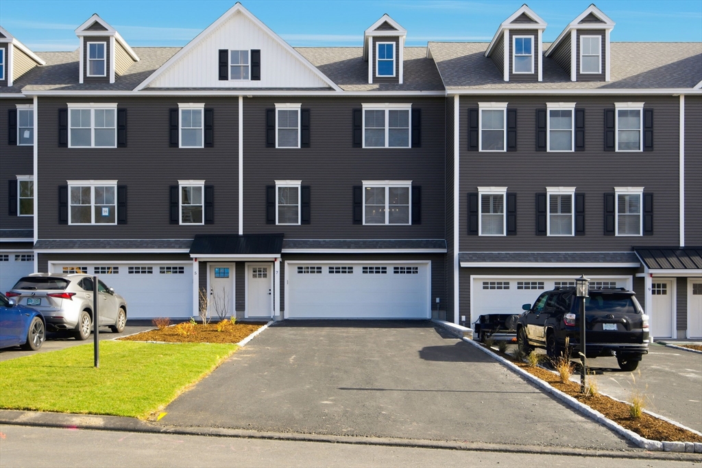 7 Elise Ave, Londonderry, New Hampshire, 3 Bedrooms Bedrooms, 7 Rooms Rooms,2.5 BathroomsBathrooms,Residential Lease,For Rent,Elise Ave,73464060