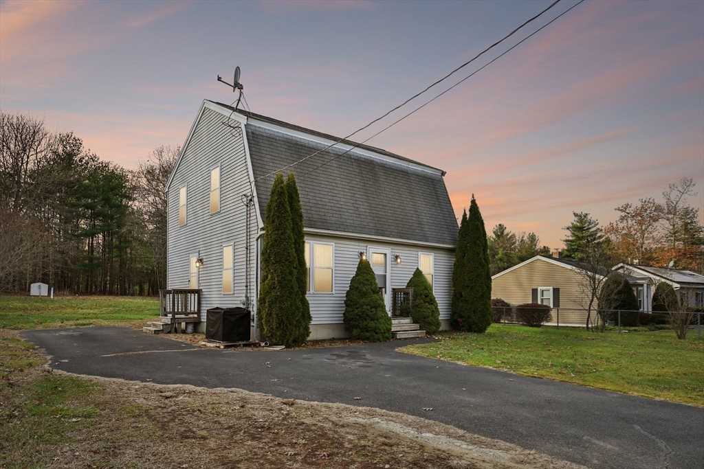 58 Roberts Rd, Bridgewater, Massachusetts, 4 Bedrooms Bedrooms, 7 Rooms Rooms,2 BathroomsBathrooms,Residential,For Sale,Roberts Rd,73464080