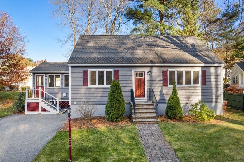 102 Montgomery Ave, Lowell, Massachusetts, 4 Bedrooms Bedrooms, 8 Rooms Rooms,2 BathroomsBathrooms,Residential,For Sale,Montgomery Ave,73451672