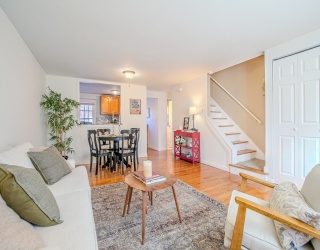 156 Kingston St, North Andover, Massachusetts, 2 Bedrooms Bedrooms, 5 Rooms Rooms,1.5 BathroomsBathrooms,Residential,For Sale,Kingston St,73459182